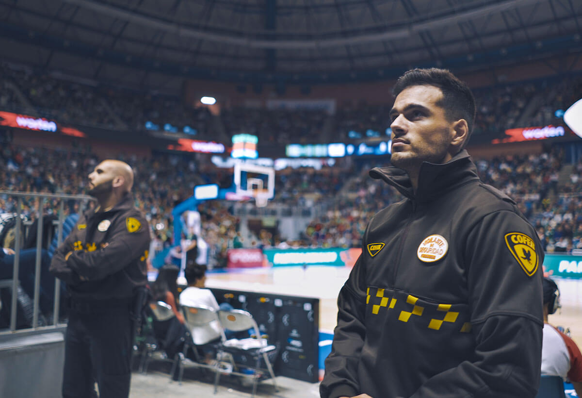 Seguridad tunel vestuarios en partido baloncesto Martin Carpena Málaga